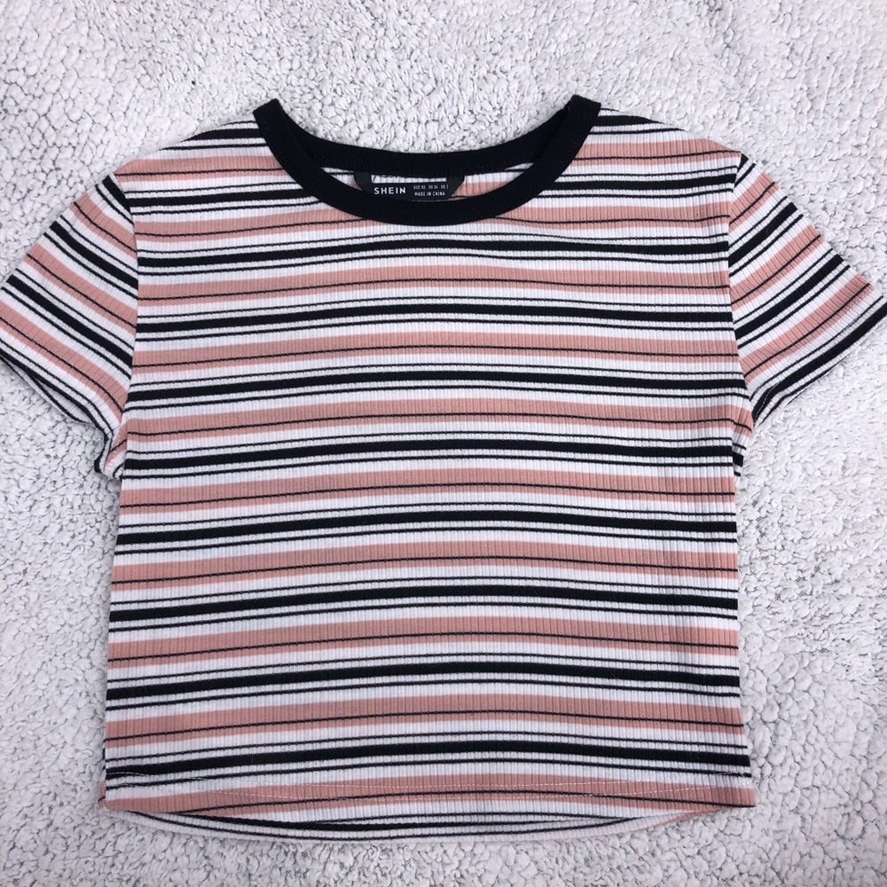 This top is from Shein, the size is Xs(Extra Small) and its in PERFECT condition